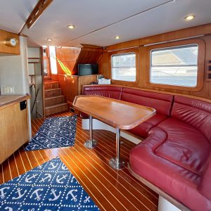 N40 Salty Lady saloon 2