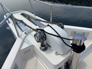 11) Foredeck Windlass