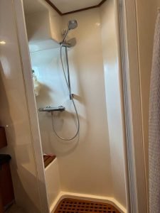 36) MSR Shower